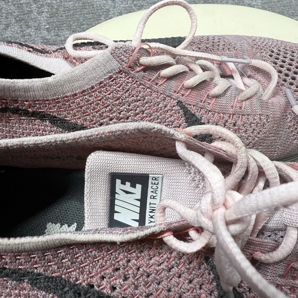 Nike Flyknit Racer Strawberry Running Shoe Pink Grey Women Size 7 - Picture 6 of 8